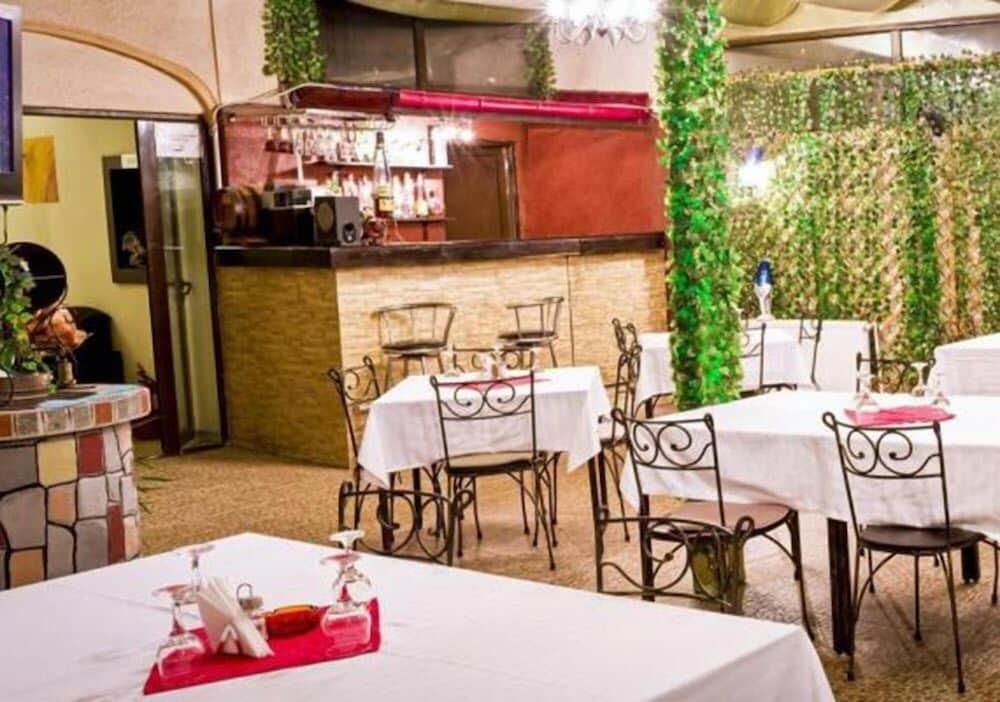 בוקרשט Hotel Eos מראה חיצוני תמונה